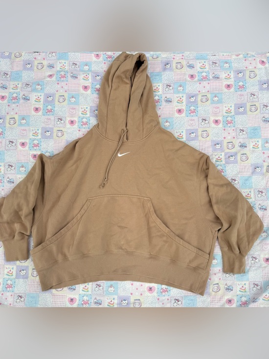 Nike Sweaters - Nike women’s tan oversized cropped hoodie